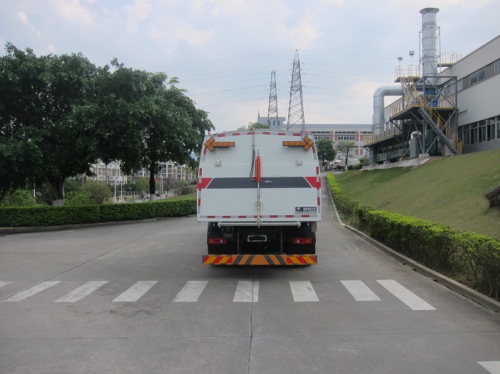 شاحنة الكنس بالشفط الكهربائية – FLM5180TXCDFBEV
